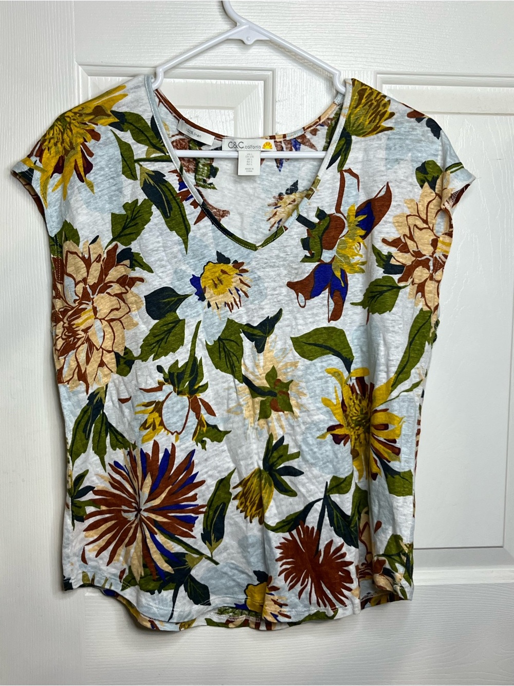 C&C California White Floral V-Neck Short Sleeve Tee with Green & Brown Accents